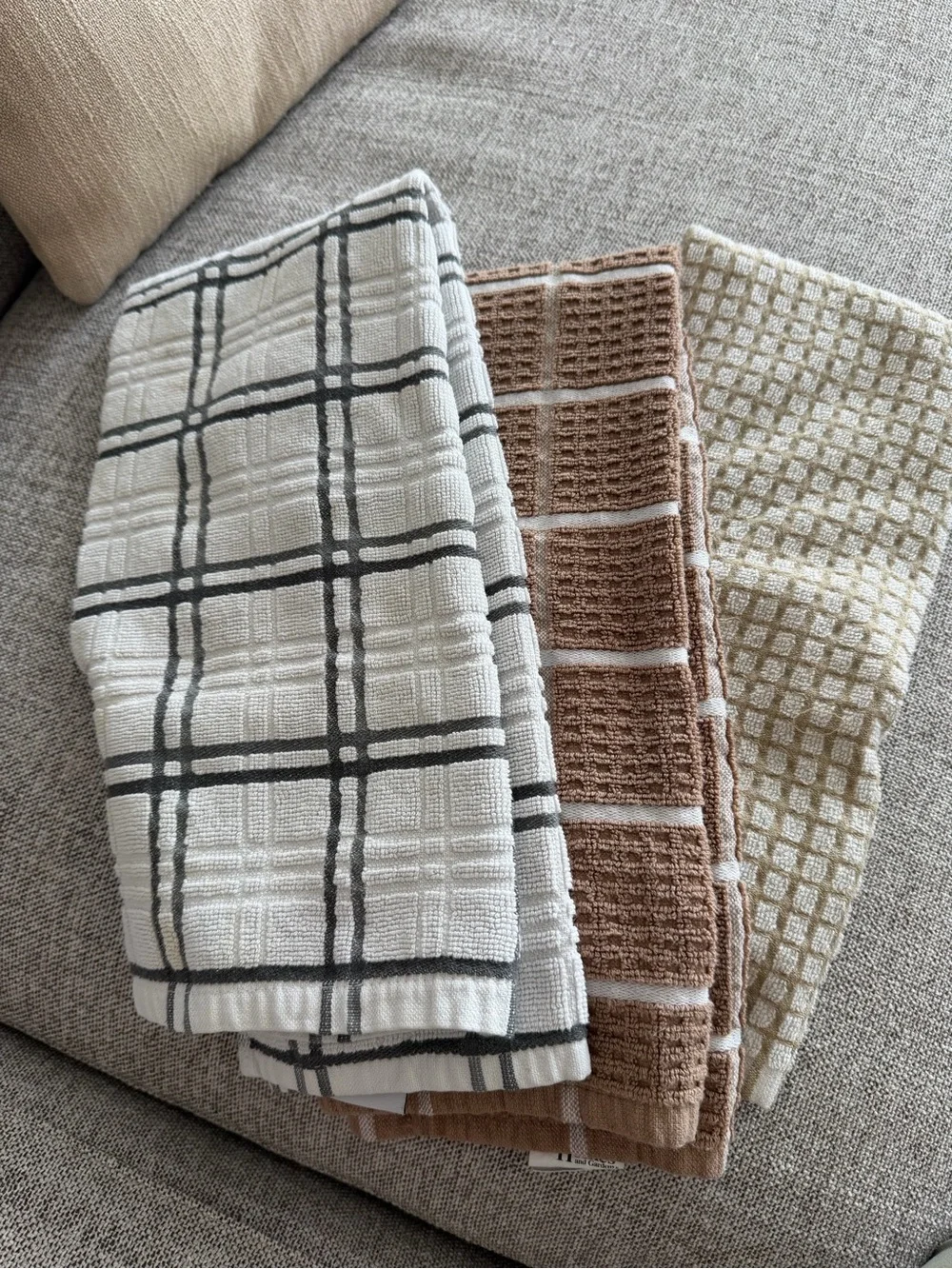 🗽3 Assorted Kitchen Towels Set - Cream, Brown, White Plaid